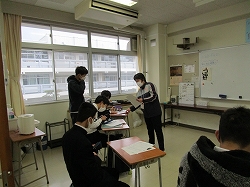 邇摩高校の井戸先生の授業