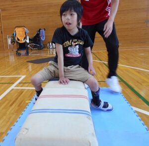 【たんぽぽ2組(肢体グループ)】ミニサーキットをしたよ – 島根県立出雲養護学校